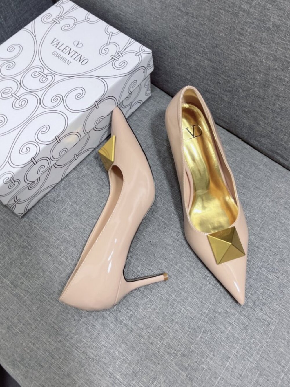 Classic Valentino shoes: A Stylish and Versatile Choice for Elegance